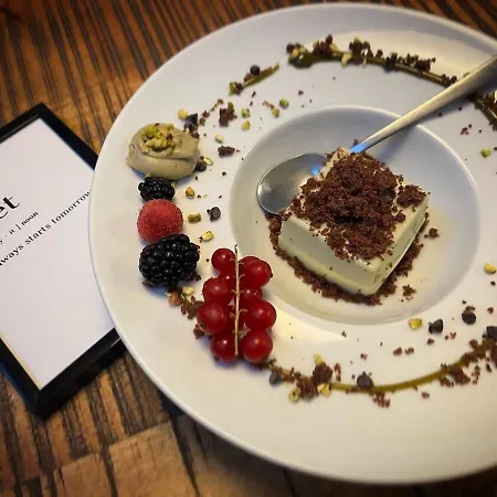 Piccolo Paradiso אלבניה